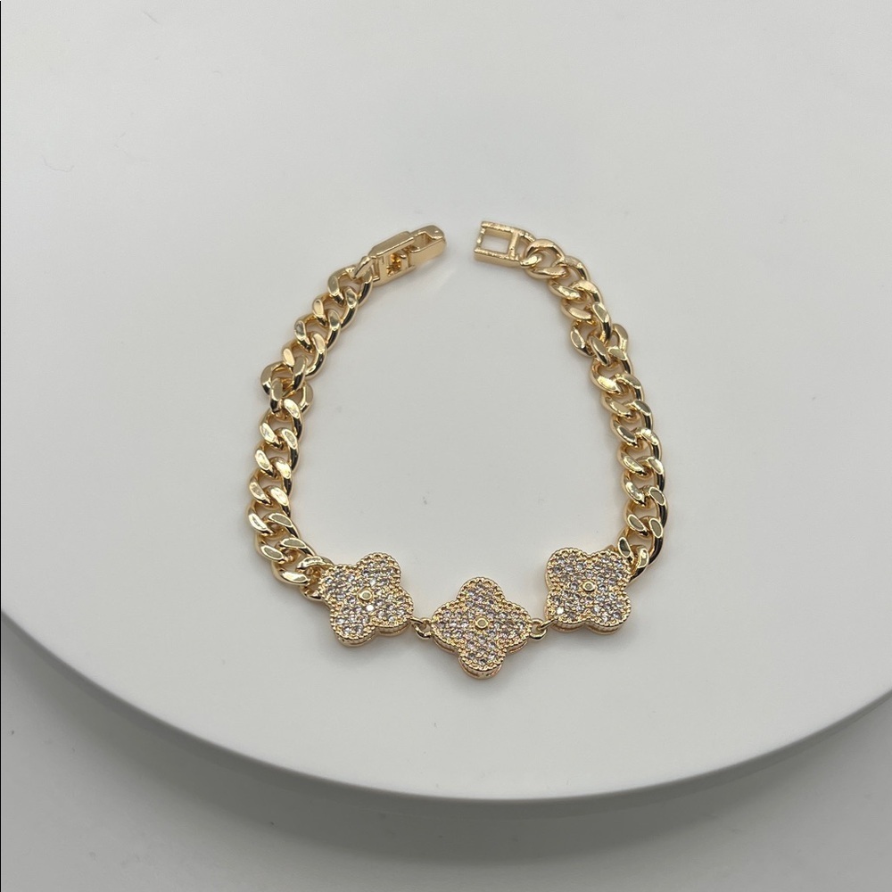 471. Elegant Gold Bracelet with Crystal Accents